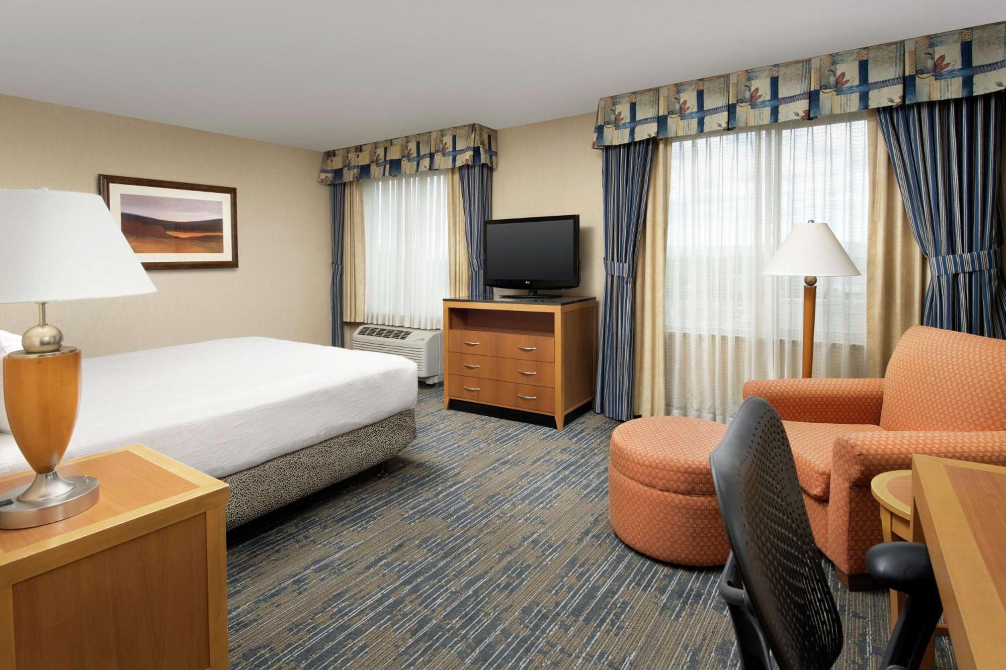 King Room with Tub - Mobility and Hearing Access,1552140637:JPEG