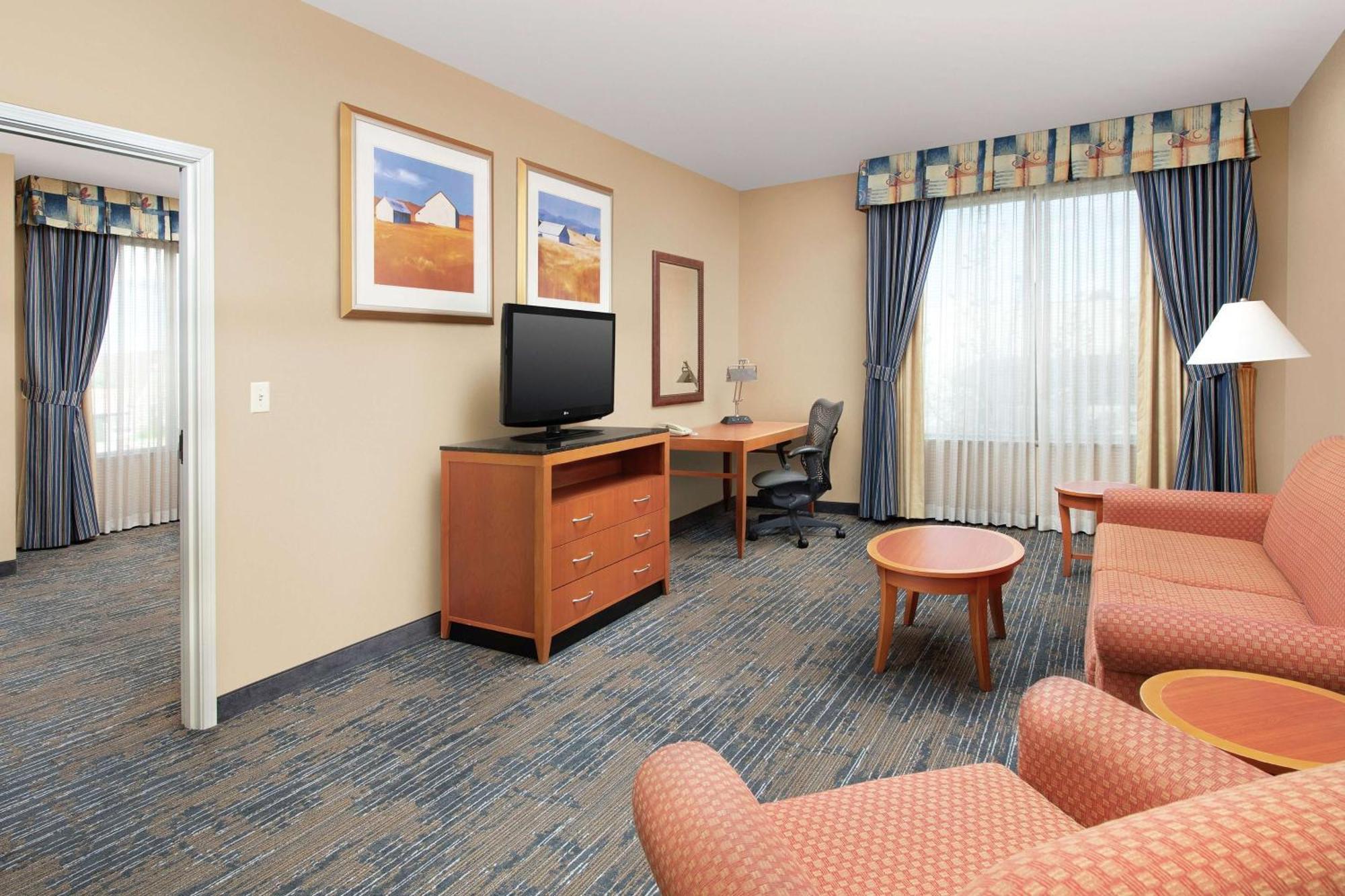 Junior King Suite with Roll-In Shower - Mobility Access,1552140589:JPEG
