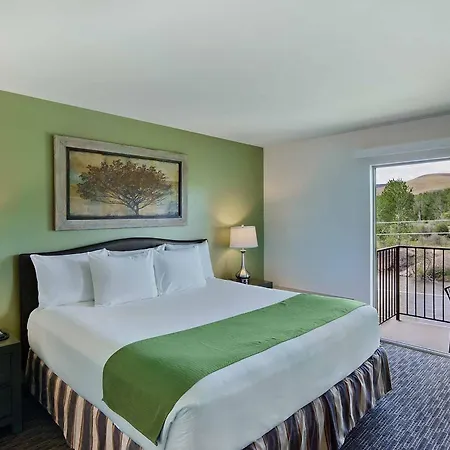 Oxford Suites Yakima-3
